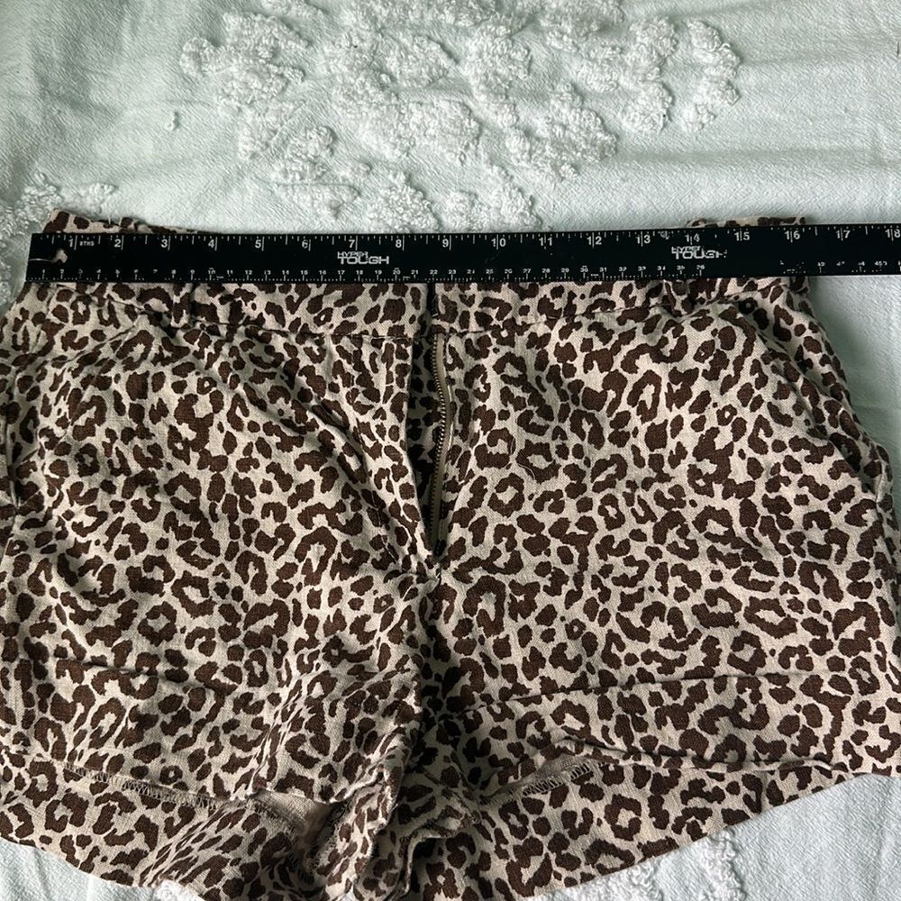 J.Crew Linen Leopard Shorts pockets & belt loops - Picture 6 of 8